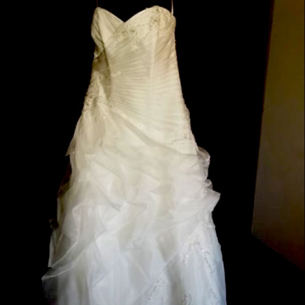 Strapless wedding dress. Size 14